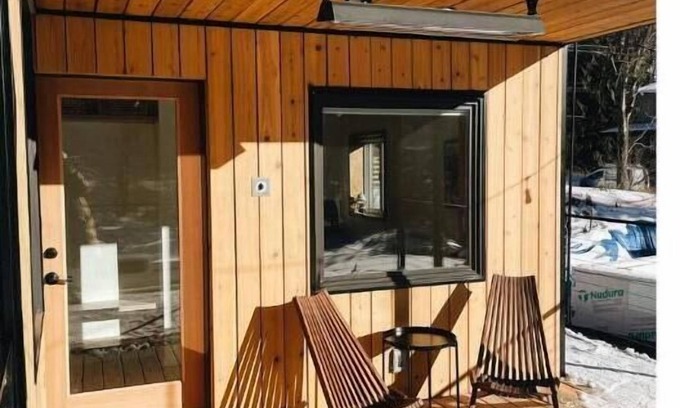 Sunshine Valley Cabin | The Black Pine - Modern Mountainside Retreat