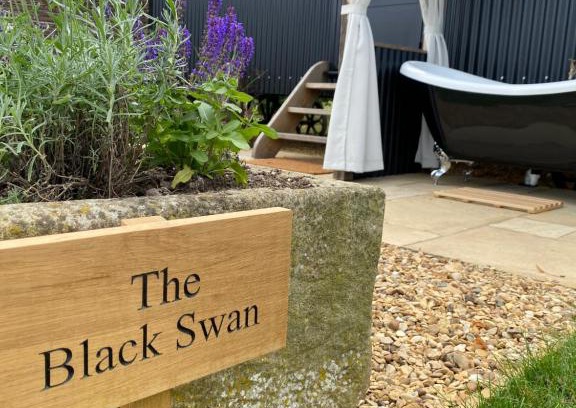 Stamford Apartment | The Black Swan Shepherd Hut