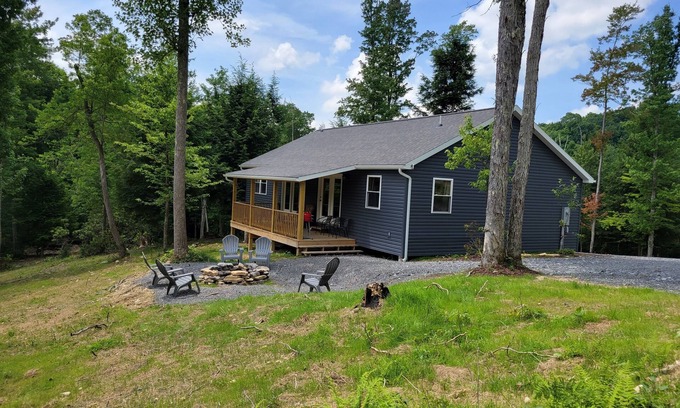 French Creek Cottage | The Blackberry Cottage at Mountain Paradise