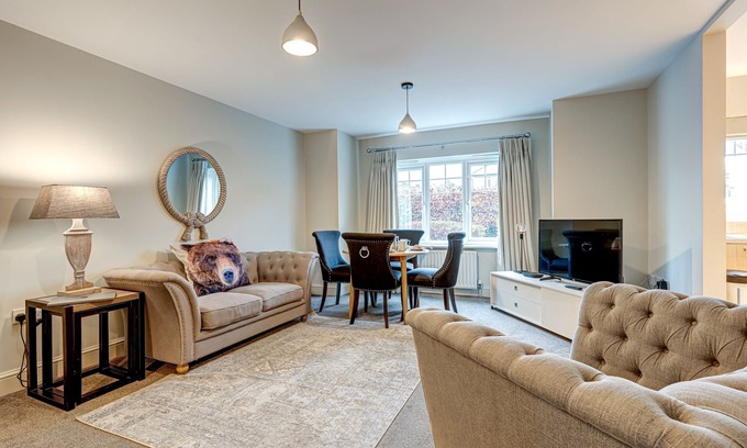 Oxford Apartment | The Blenheim Suite Vanbrugh 2 | Oxford Holiday Let | 2 Beds & Sleeps 4
