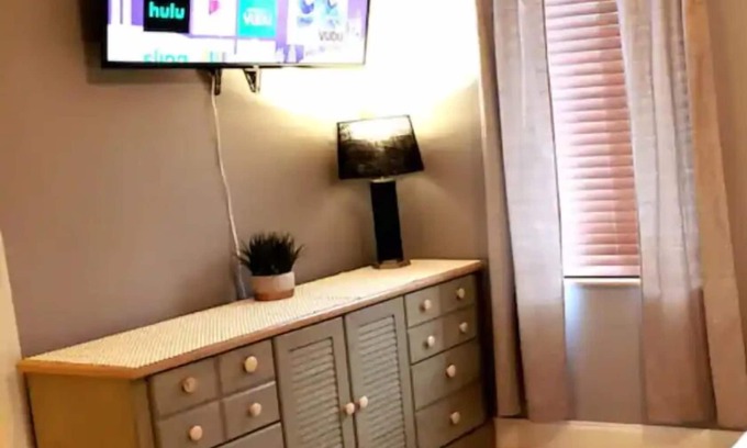 Deltona Lakes Apartment | The Blue Agave—Private Studio w/Roman Tub