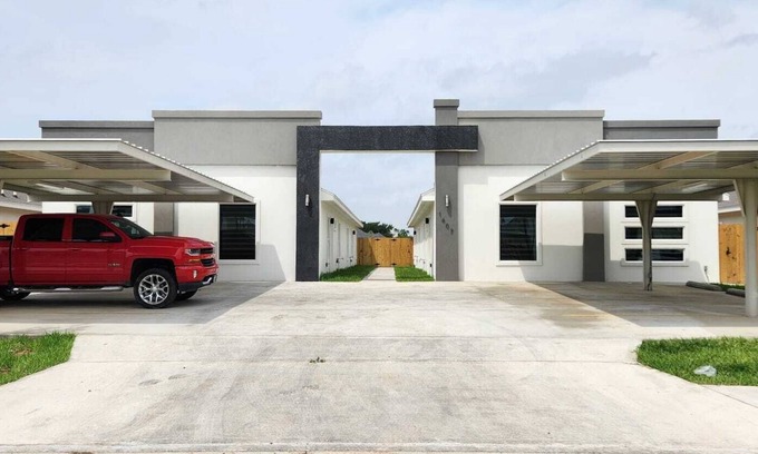 Alamo Apartment | The blue apartment near expressway
