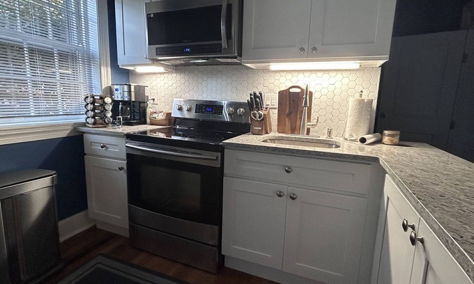 Allentown Apartment | The Blue backyard studio suite! Convenience and practicality in one place!