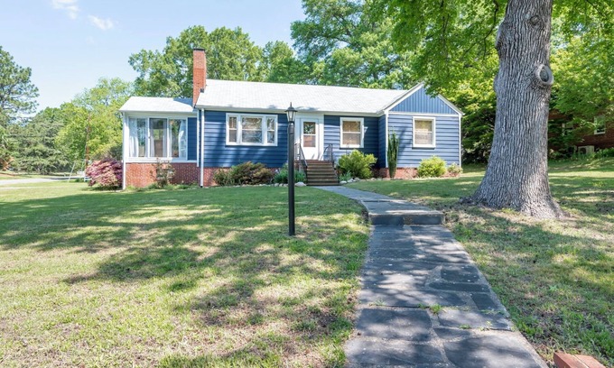 Chamberlayne House | The Blue bungalow: 3-bedroom in Richmond