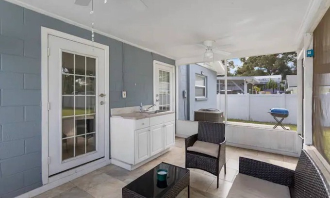 Pinellas Park House | The Blue Bungalow. 3B 2B home. Close to Beaches