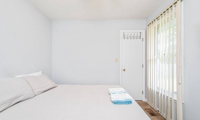 Fayetteville House | The Blue Burble Inn S