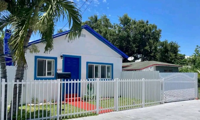 Liberty City House | The Blue Casita-Miami Design District