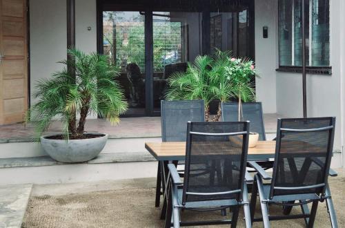 Paramaribo Apartment | The Blue Donkey