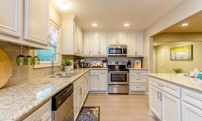 OST - South Union House | The Blue Door Bungalow - Luxury Home Downtown Houston
