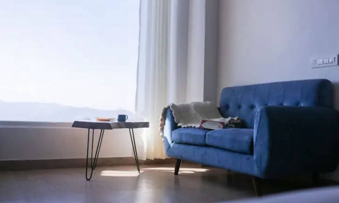 Barog House | The Blue Door - Luxurious home with a Sunset View