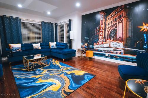North Mayfair Apartment | The Blue Golden Luxury Modern 3- Bedroom Apartment in Chicago