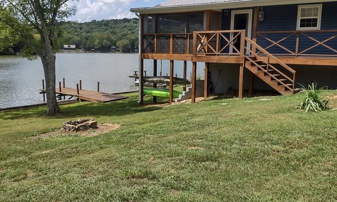Kelso Cottage | The Blue Heron - Lake Side Chalet