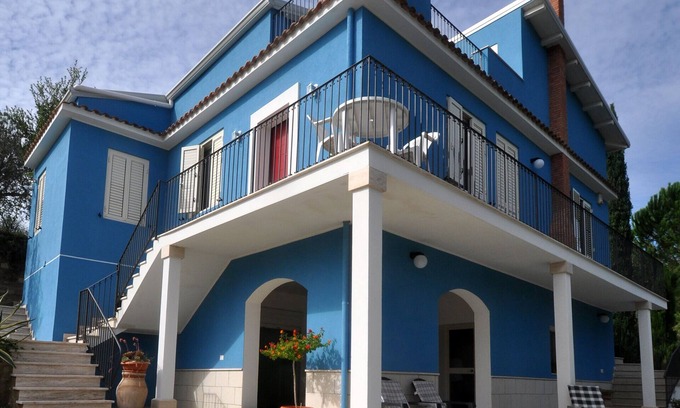 Mirabella Imbaccari House | The Blue House in the heart of Sicily between Piazza Armerina and Caltagirone