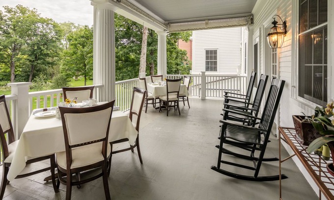 Woodstock Bed & Breakfast | The Blue Horse Inn