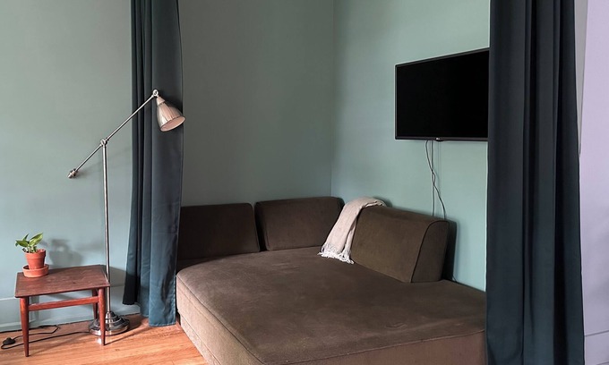 Detroit Apartment | “The Blue Hotel” - Retreat in the heart of Detroit