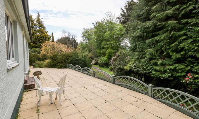 Ebford House | THE BLUE HOUSE AT MAGNOLIA LAKE, character holiday cottage in Dawlish