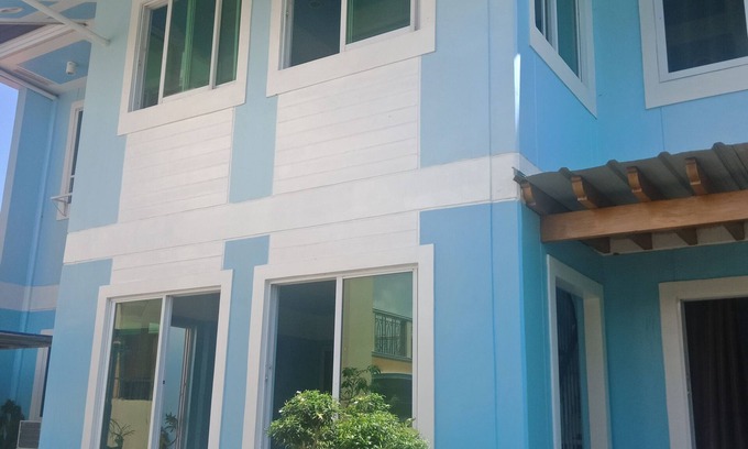 Jaro Bed & Breakfast | The Blue House Bed and Breakfast
