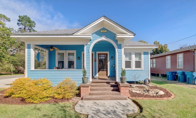 Freetown - Port Rico House | The Blue House - Historic & Completely Updated, Walkable!