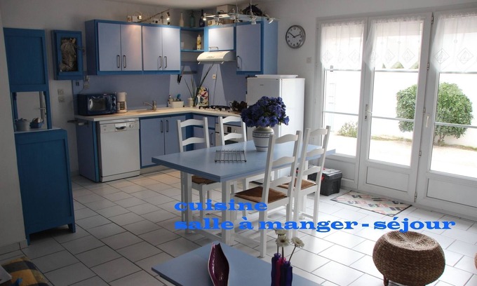 Rivedoux-Plage Villa | The Blue house, quiet vacations in the island of Re, sleeps 4 to 6