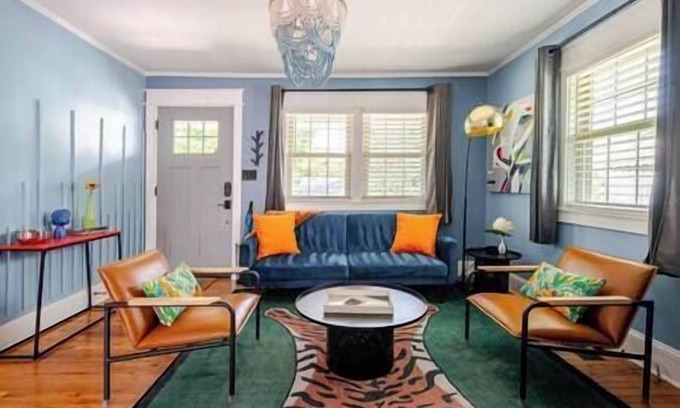 Durham House | The Blue House/Walk Downtown w/Upscale Coffee Bar, The Blue House/Walk Downtown w/Upscale Coffee B