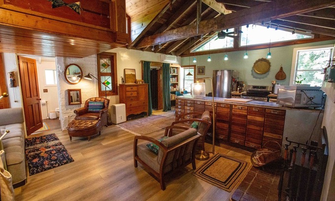 Hacienda House | The Blue House. Walkable to Russian River, Family Friendly, AC, Wifi.