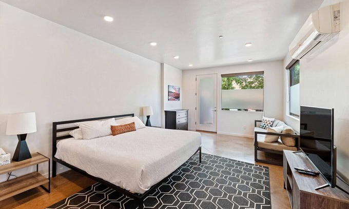 Ivins Condo | The Blue Moon - Ground Floor Suite w/Red Rock Views