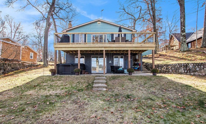 Bitely Cottage | The Blue Perch- Pet Friendly Cottage with Hot Tub