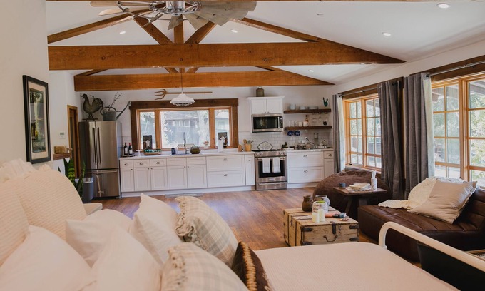 Ojai Apartment | The Blue Pig Farm