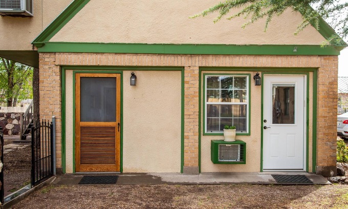 Alpine Villa | The Blue Room - Charming Studio, Great Location! by RedAwning