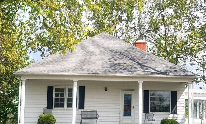 Dry Ridge Other | The Bluebell Farmhouse/The Ark 8.6 miles/Walmart 3 miles/Very private/CLEAN!