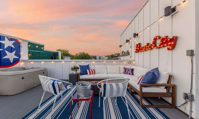 Katie Hill Neighborhood House | The Bluebell - Rooftop Lounge with Hot Tub!