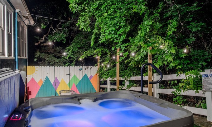 Davis House | The Bluebird Cottage: A Charming Style Cabin with Hot Tub & Now Dog-Friendly!
