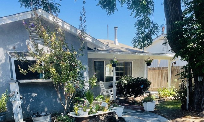 Murrieta House | The Bluebird House Near Wineries Historic Downtown Murrieta