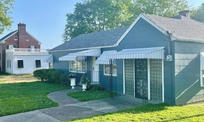 Beaver Dam House | The Bluegrass Cottage, Downtown Beaver Dam, KY
