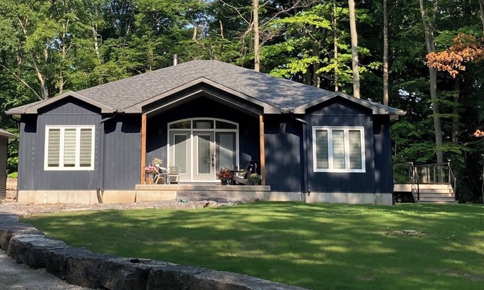 Bluewater House | The Bluehaus - Modern Lux Cottage, Bayfield Getaway!