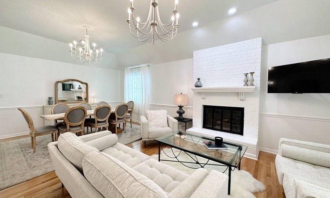 Robert House | The Bluehouse In Robert - An Elegant Country Getaway