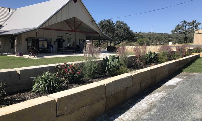 Bandera House | The Bluff Springs Lodge