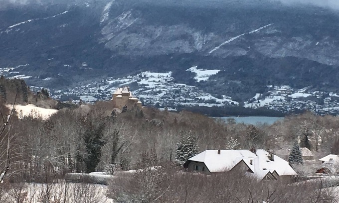 Bluffy Apartment | the Bluffy bear cabin Annecy between lake and mountains