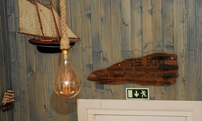 Seixal Apartment | THE BOAT Apartment Theme