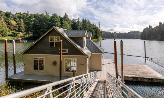 Lakeside House | The boat house