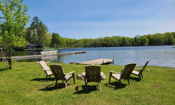 Selwyn House | The Boathouse - 3-bedroom Waterfront Cottage