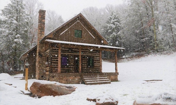 Goldbond Cabin | The Boathouse at Four Fillies Lodge
