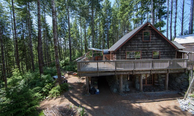 Juan de Fuca Electoral Area Cottage | The Boatyard Rainforest Getaway
