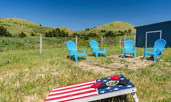 Salmon Creek House | The Bodega House-Beach & Pastures! Enchanting Coastal Charmer!WiFi/Yard Games