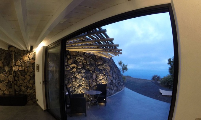 Maguez House | The Bodeguita house on a volcano with a guitar