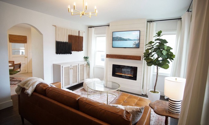 Lincoln House | The BoHo Cottage | Newly Renovated Modern Luxury