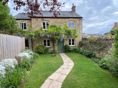 Moreton-in-Marsh House | The Bolt Hole, Cotswold Cottage, Moreton-In-Marsh