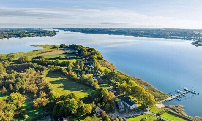 Ulsnis House | The "Bootshaus" is located in quiet Ulsnis with a lot of nature around the house, just behind the coach house at the ferry house, plus its own garden of approx. 1000m², which is currently still in the growth phase, pure nature