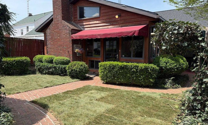 Martinsburg House | The Boston - Family Escape