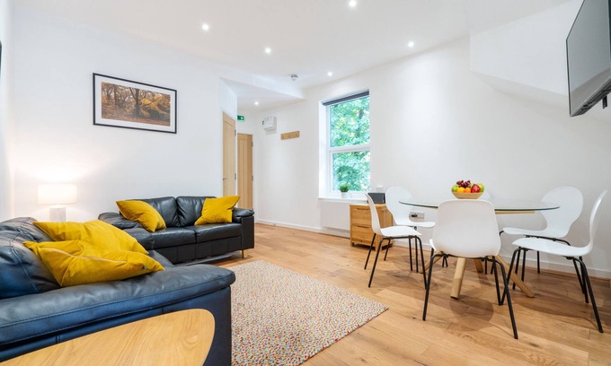 Sheffield Cottage | THE BOTANICAL FLAT 1, pet friendly in Sharrow